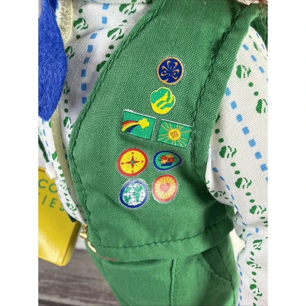 Avon‎ Girl Scout 1995 porcelain Doll 14